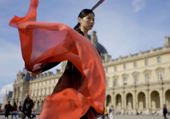 剑网3X盖娅传说 2019巴黎时装秀后台视频